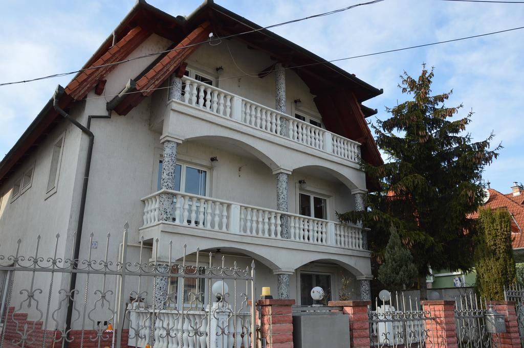 Kristaly Apartman Bed & Breakfast Heviz Luaran gambar