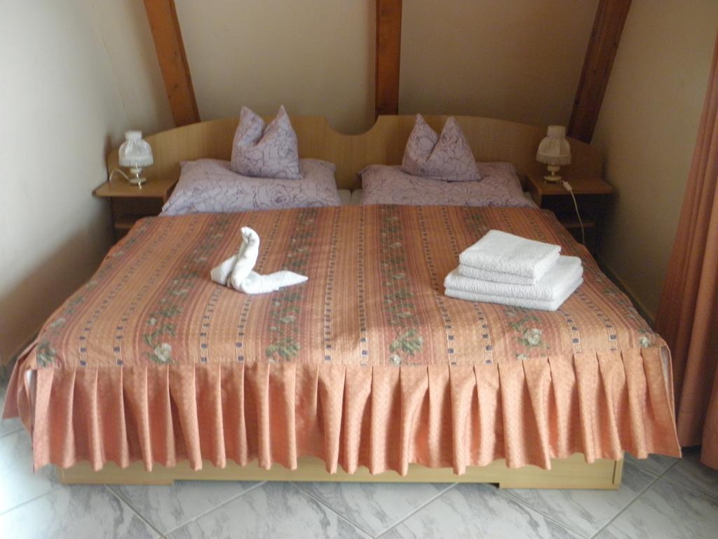 Kristaly Apartman Bed & Breakfast Heviz Luaran gambar